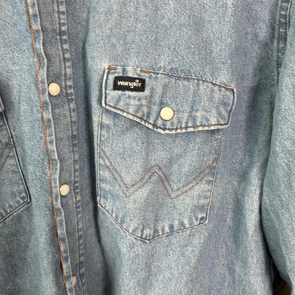 Wrangler Blue Denim Casual Button Down Shirt - Picture 2 of 4